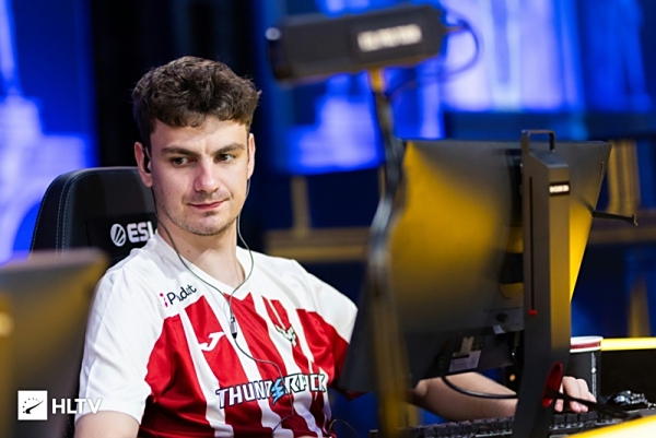 官方公告：VP 将 Jame 降级至替补