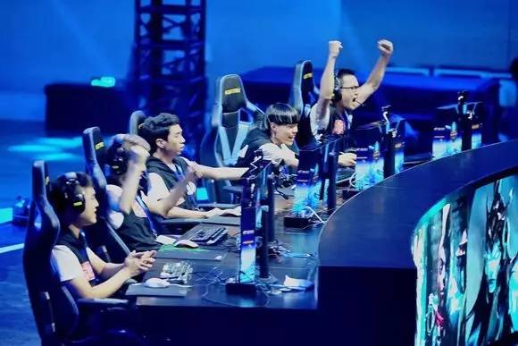 Fnatic 和 Gentle Mates 在 VCT 2025： EMEA Stage 1 开局时取得胜利